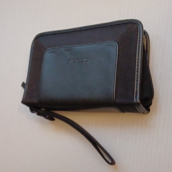 4/$60 Medical Carrying Case - Picture 1 of 7